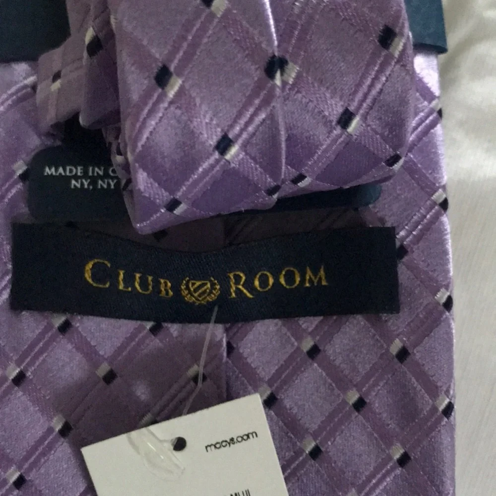 NWT. Club room Men’s tie. Purple diamond pattern. Gorgeous!!
